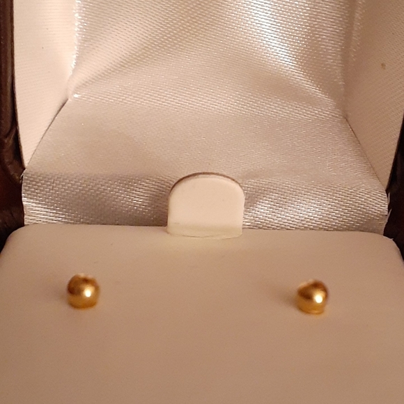 14 kt. Gold Stud Earrings (4mm gold balls) - Picture 3 of 6